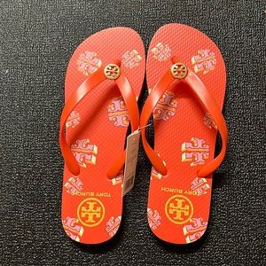 BRAND NEW TORY BURCH flip flops Poppy Red logo all over size 9